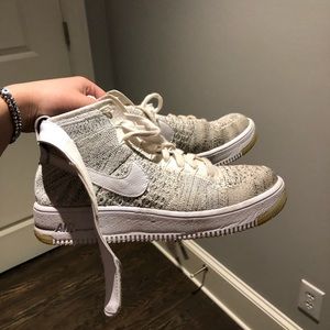 White nike flyknit air forces
